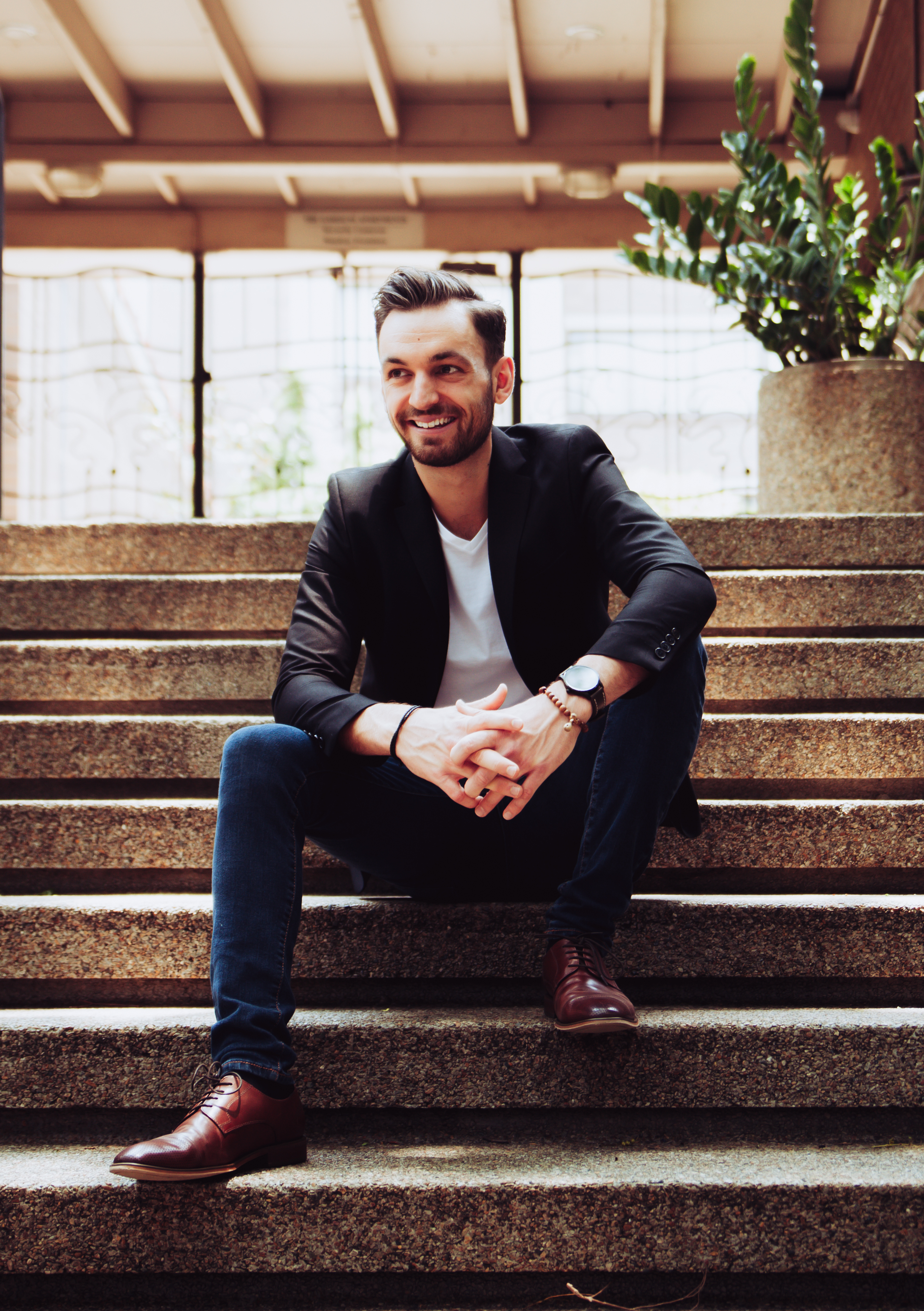 Book Max Allan Corporate Entertainer, Presenter & Magician Magician