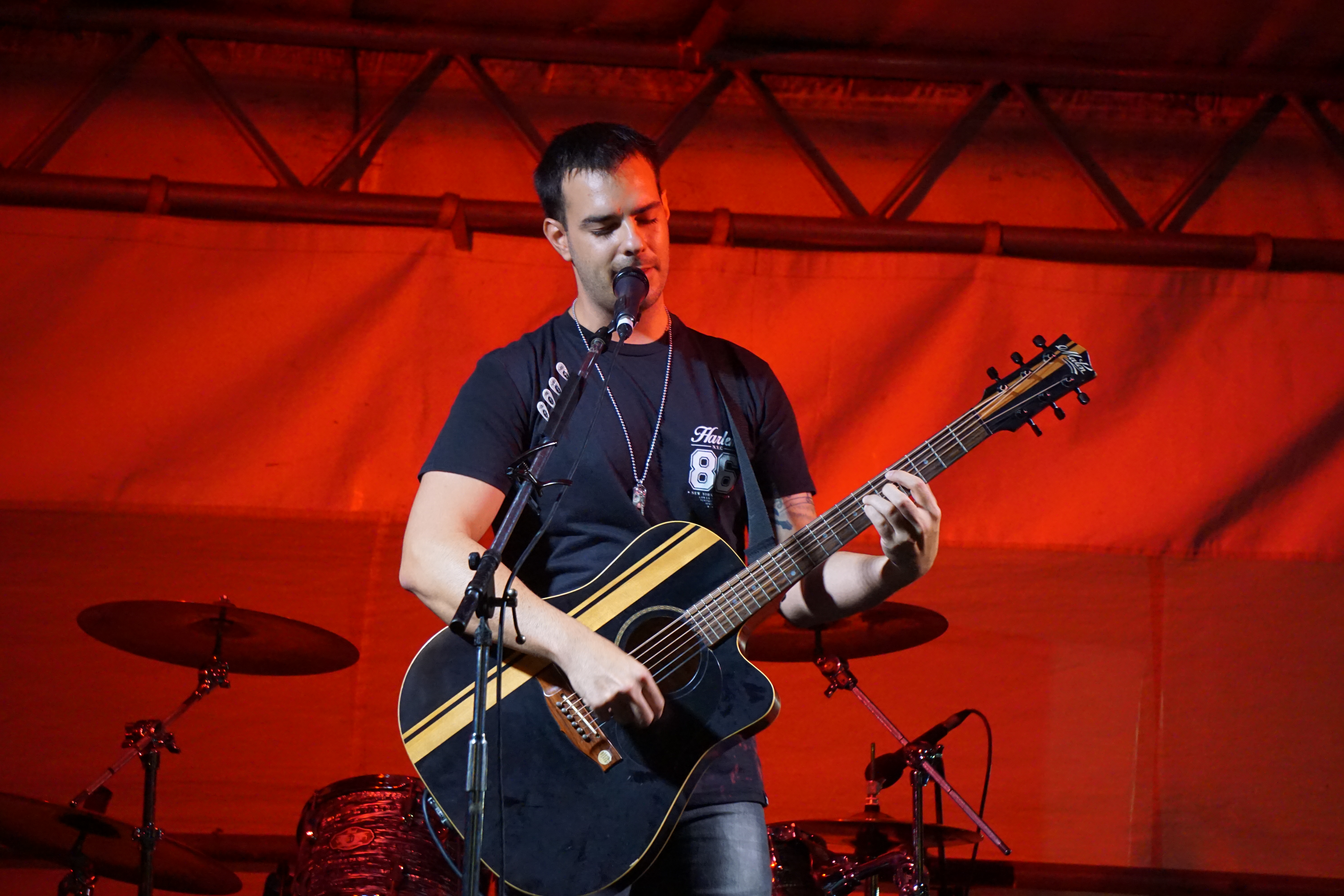 Book Jase - Acoustic Musician and DJ, Brisbane