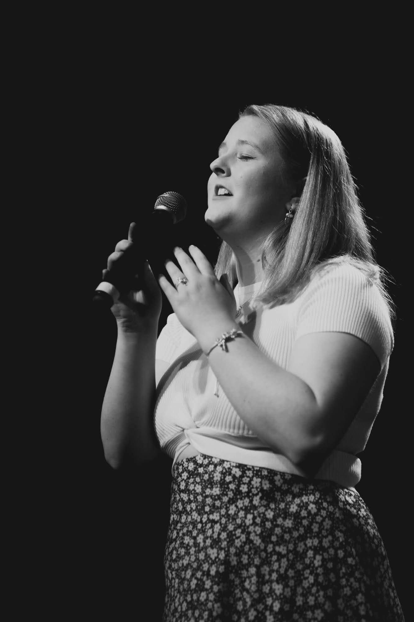 book-liv-acoustic-musician-glenroy