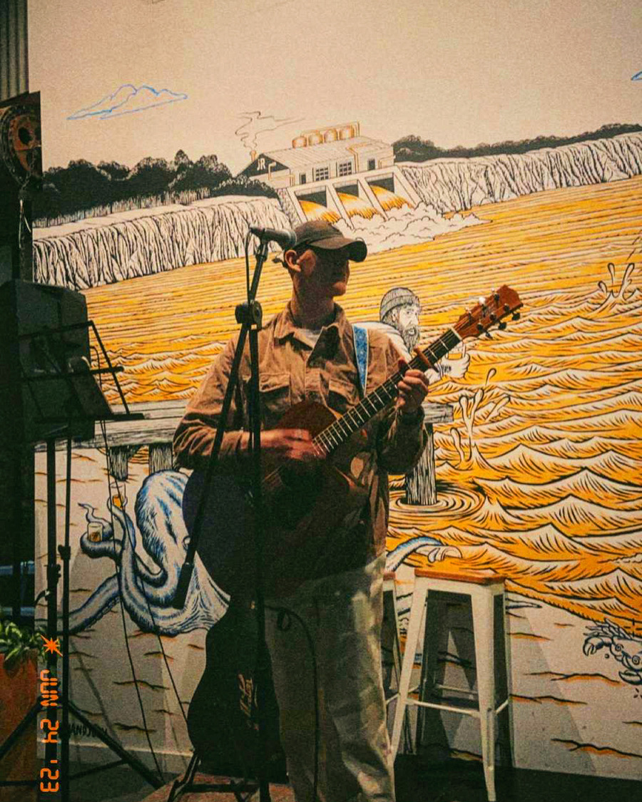 Book Gab Hester - Acoustic Musician, Rye